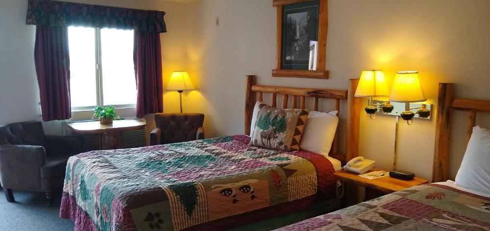 Deluxe Queen Room interior